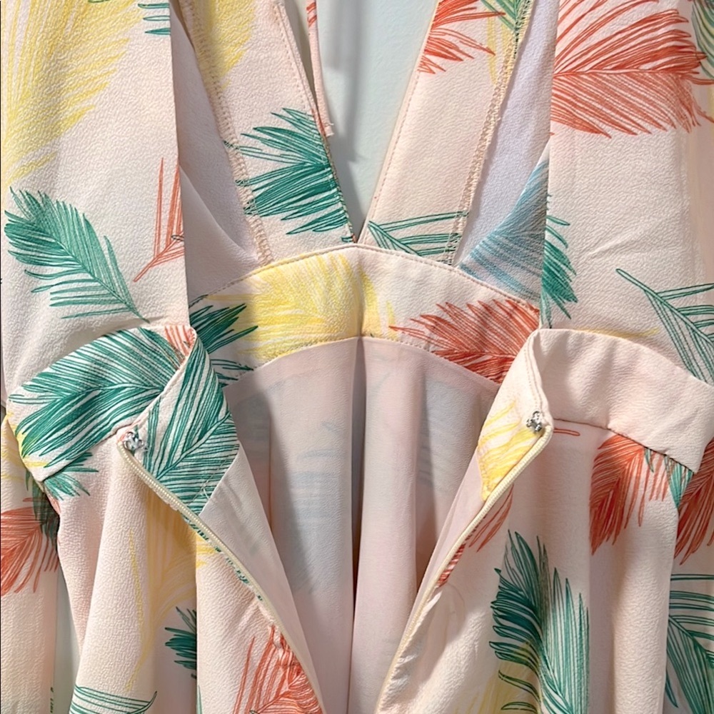 NWOT Tropical Leaf Print Plunging V-Neck Tie Open Back Summer Mini Dress Size S - Picture 5 of 7
